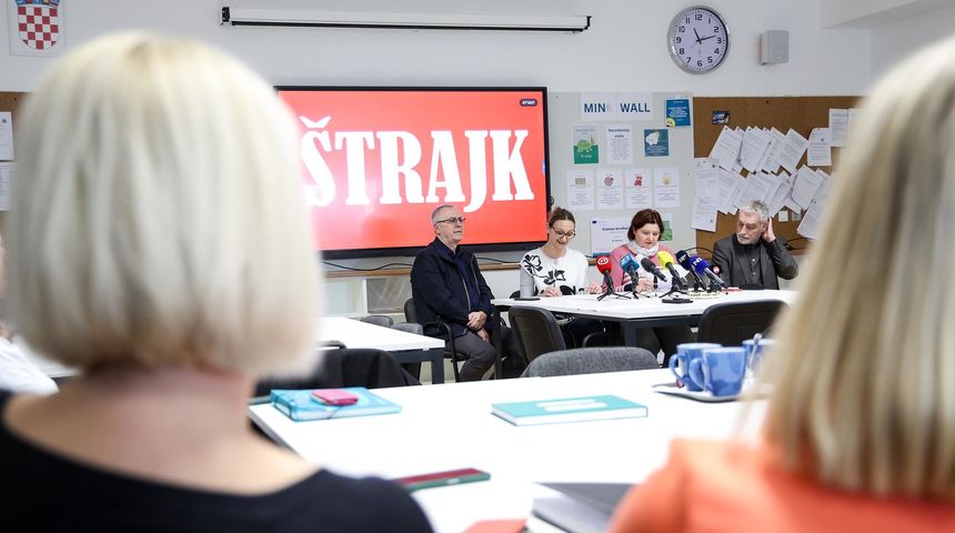 Izvanredni zajednicki sastanak podruznica Nezavisnog sindikata zaposlenih u srednjim skolama Hrvatske i Skolskog sindikata Preporod. Zrinko Turalija i Zeljko Stipic. Izvanredni zajednicki sastanak podruznica Nezavisnog sindikata zaposlenih u srednjim skolama Hrvatske i Skolskog sindikata Preporod. Zrinko Turalija i Zeljko Stipic.