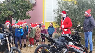 Bibinje: Moto mrazovi razveselili mališane Bibinje: Moto mrazovi razveselili mališane