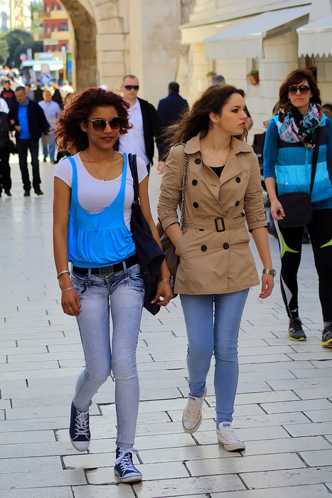 Skitnja gradom by Roberto Lerga