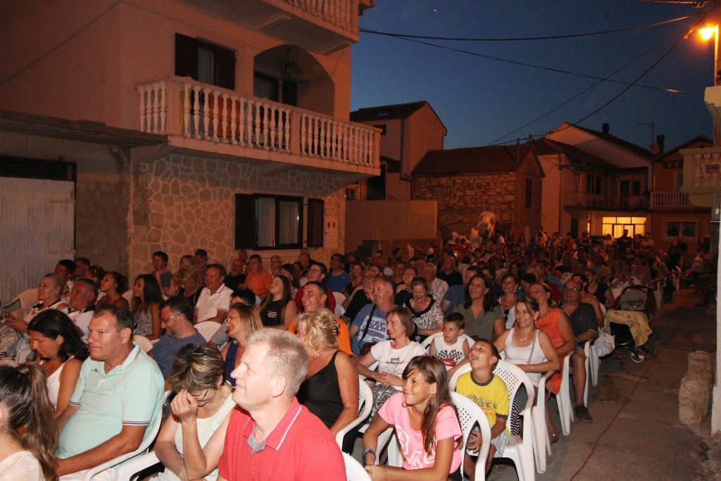 Željko Pervan i društvo nasmijali Bibinjce do suza