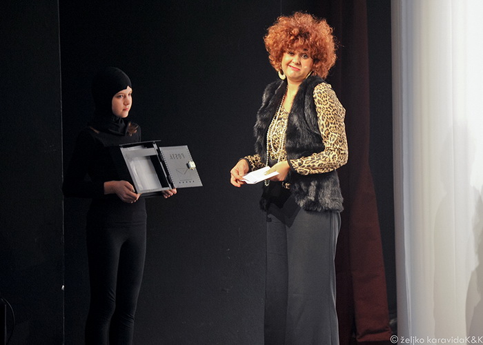 Plesna udruga Gesta: Božićni šoping u SuperOvoj, Foto: Željko Karavida Plesna udruga Gesta: Božićni šoping u SuperOvoj, Foto: Željko Karavida