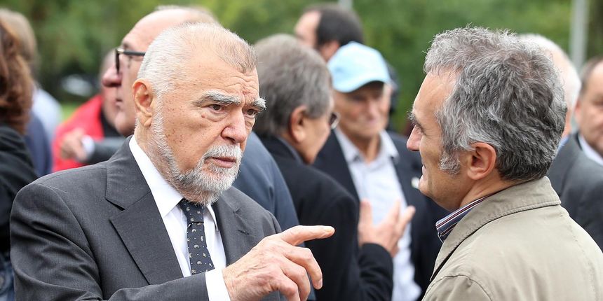 Posljednji ispracaj Slavka Goldsteina na zagrebackom groblju Mirogoj. Stjepan Mesic, Zorislav Antun Petrovic. Posljednji ispracaj Slavka Goldsteina na zagrebackom groblju Mirogoj. Stjepan Mesic, Zorislav Antun Petrovic.