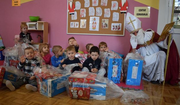 Sv. Nikola posjetio mališane u Sv. Filipu i Jakovu i Turnju