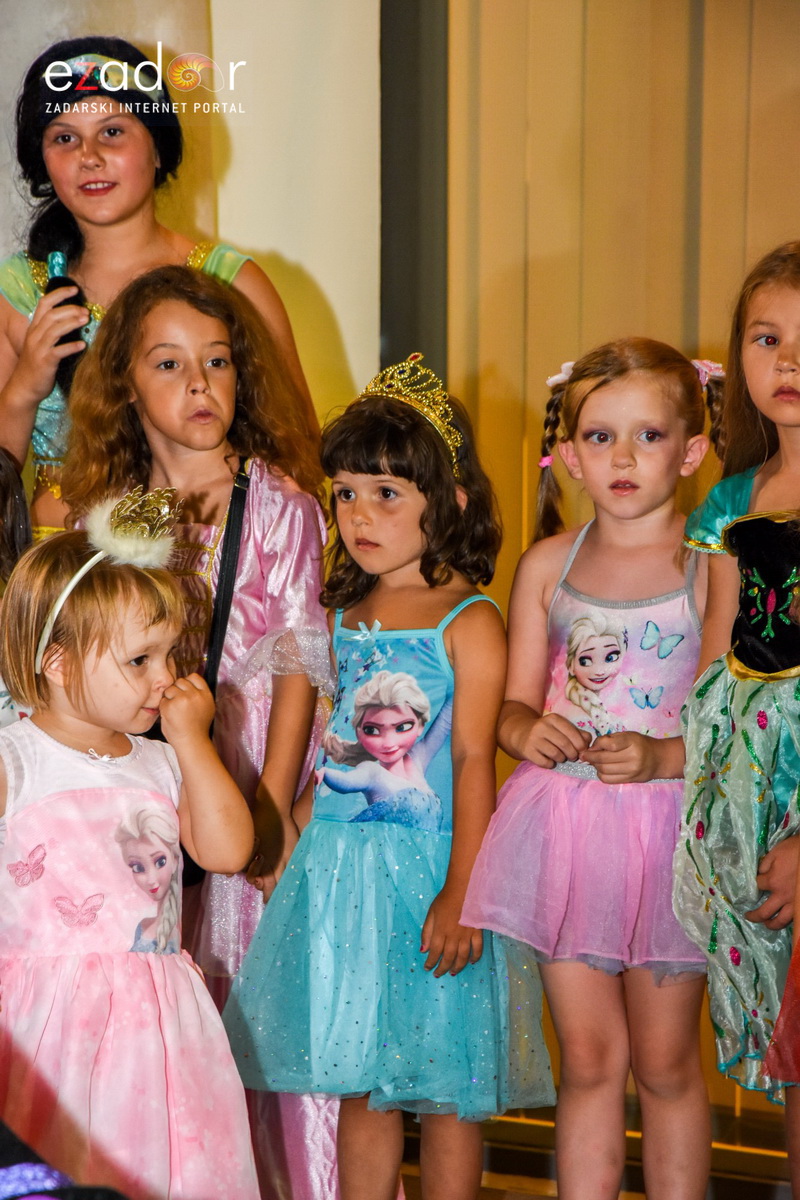 Dječjim karnevalskim danom započeo 59. Paški ljetni karneval