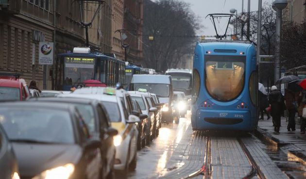 Zagreb – Guzve na krizanju Vodnikove i Savske ulice. Photo: Dalibor Urukalovic/PIXSELL