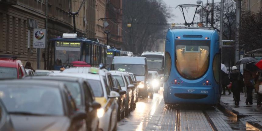 Zagreb – Guzve na krizanju Vodnikove i Savske ulice. Photo: Dalibor Urukalovic/PIXSELL