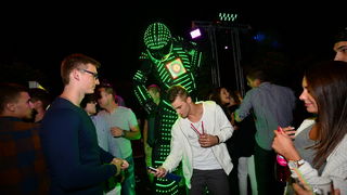 Nostromo & Vagabundo Vir: DJ Djuka i Led robot Nostromo & Vagabundo Vir: DJ Djuka i Led robot