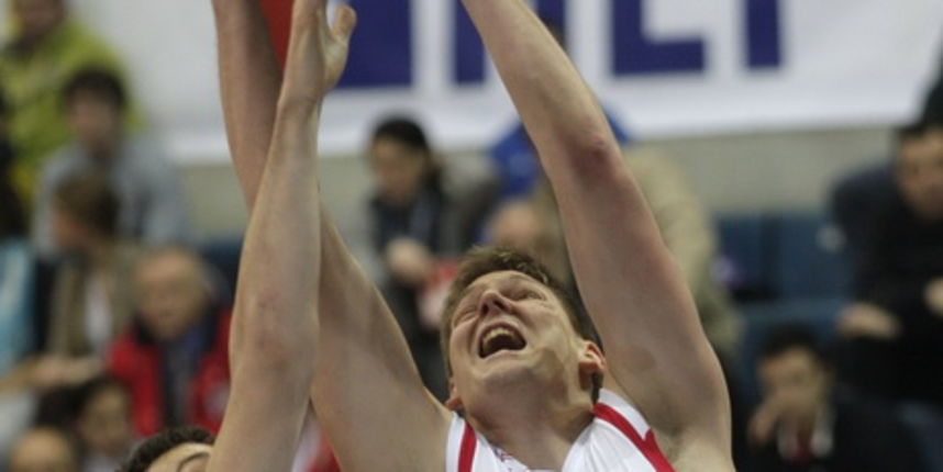 Zagreb, 311010.
KC Drazen Petrovic.
Zavrsni turnir Kupa Kresimir Cosic, Cedevita – Zadar. KK Zadar zbog nepodmirenih obaveza prema nekim igracima igra sa sastavom u kojem je 5 juniora i 1 kadet.
Na slici: Miro Bilan 21, Franko Krastopil 14.
Foto: Nenad Du