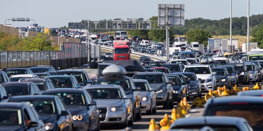 Kolona, gužva, promet, lučko Kolona, gužva, promet, lučko