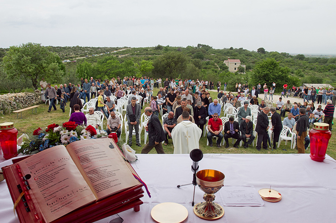 Svečana misa na Petrini i blagoslov bibinjskog polja Svečana misa na Petrini i blagoslov bibinjskog polja