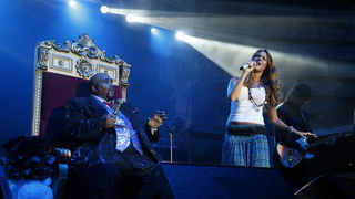 Pula, 130810.
Joss Stone i Solomon Burke odrzali koncert u pulskoj areni. Dvoje velikana soul glazbe, odlicni glazbenici sasvim razlicitih generacija, mlada Britanka Joss Stone ima 23 godine a americka soul legenda Solomon Burke navrsava 70.
Foto: Goran S Pula, 130810.
Joss Stone i Solomon Burke odrzali koncert u pulskoj areni. Dvoje velikana soul glazbe, odlicni glazbenici sasvim razlicitih generacija, mlada Britanka Joss Stone ima 23 godine a americka soul legenda Solomon Burke navrsava 70.
Foto: Goran S