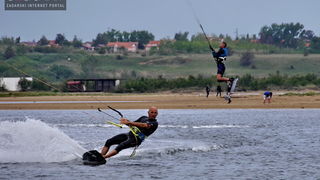 Kiteri guštali u refulima ninske bure Kiteri guštali u refulima ninske bure