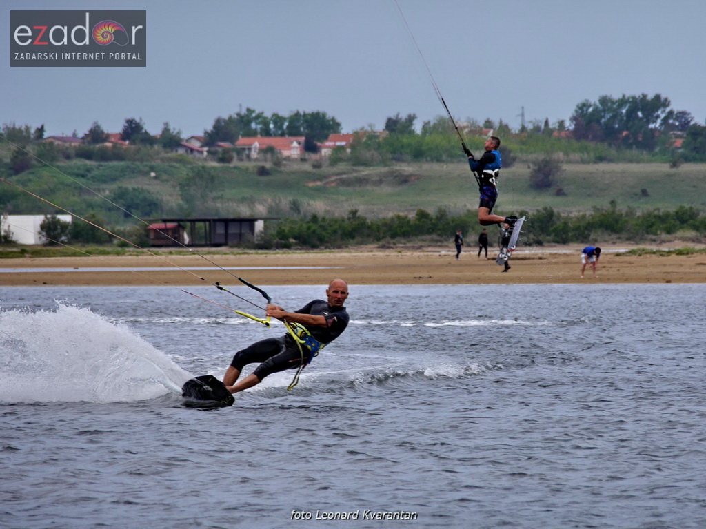 Kiteri guštali u refulima ninske bure Kiteri guštali u refulima ninske bure