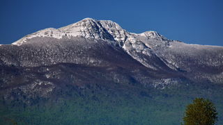 Malo proljetnozimskog ugođaja Južnog Velebita, viđeno sa ličke i morske strane. Foto:Leonard Kvarantan