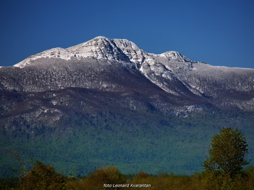Malo proljetnozimskog ugođaja Južnog Velebita, viđeno sa ličke i morske strane. Foto:Leonard Kvarantan