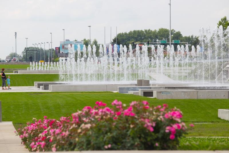 Zagreb: Novouređene fontane u Ulici Hrvatske bratske zajednice puštene u rad Zagreb: Novouređene fontane u Ulici Hrvatske bratske zajednice puštene u rad