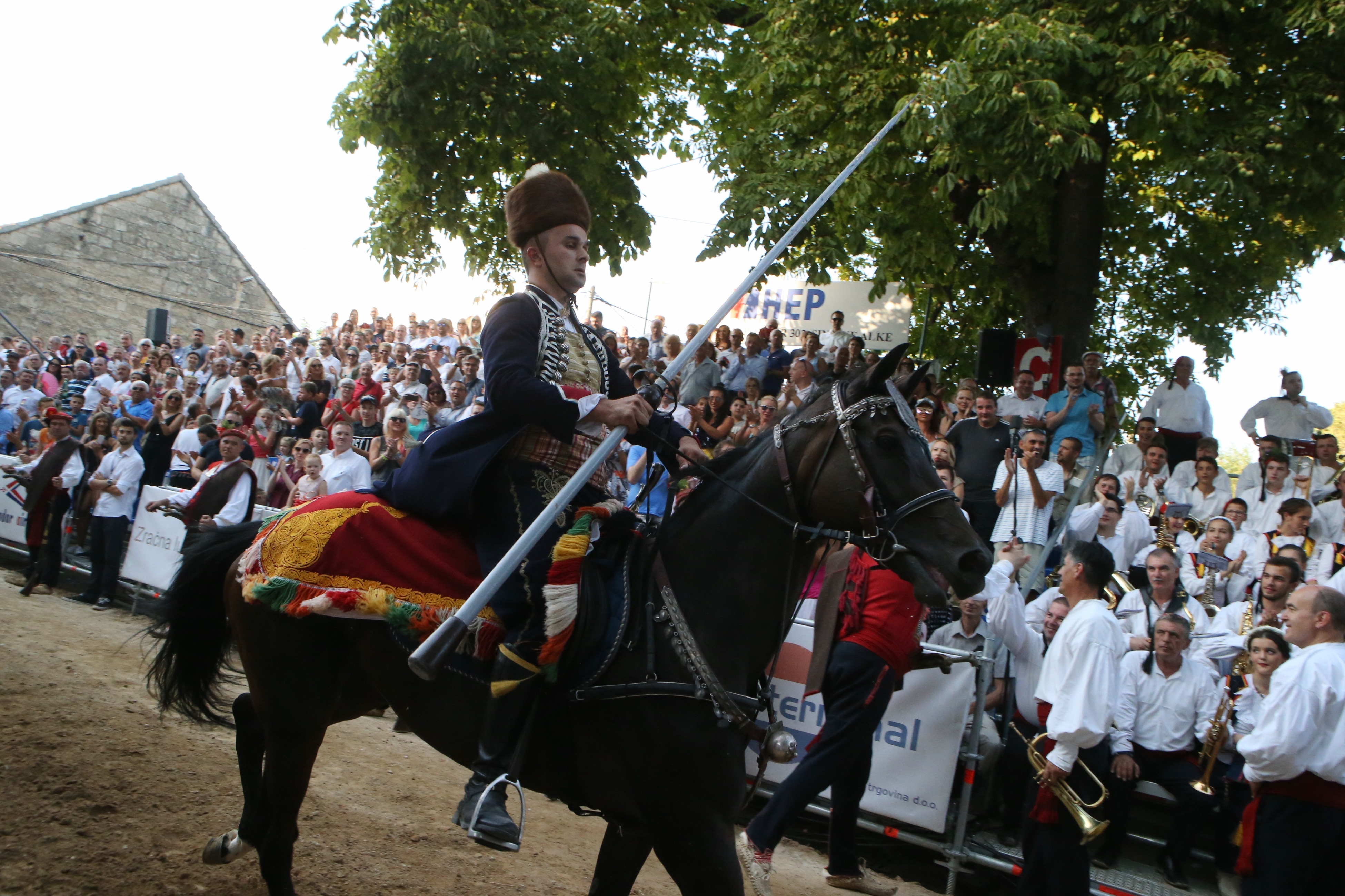 Slavodobitnik 302. Alke je Alen Poljak, od predsjednice dobio zlatni prsten s hrvatskim grbom