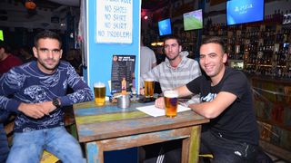 Famous Bar: 1. kolo Lige sportskog kviza “Nogometne ikone” 27. listopada 2016. Foto. Iva Perinčić Famous Bar: 1. kolo Lige sportskog kviza “Nogometne ikone” 27. listopada 2016. Foto. Iva Perinčić