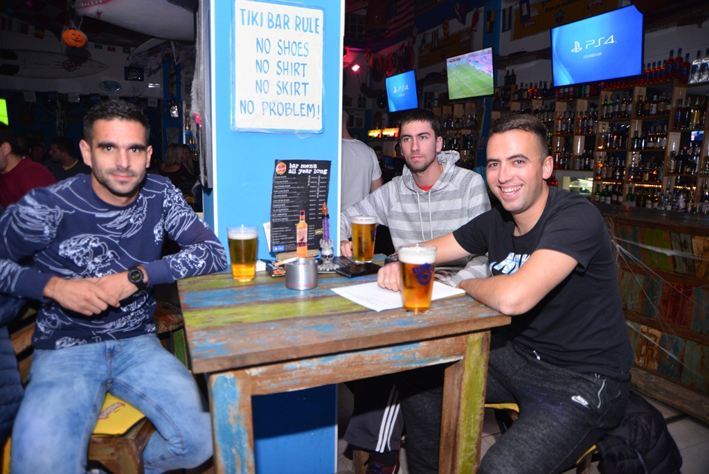 Famous Bar: 1. kolo Lige sportskog kviza “Nogometne ikone” 27. listopada 2016. Foto. Iva Perinčić Famous Bar: 1. kolo Lige sportskog kviza “Nogometne ikone” 27. listopada 2016. Foto. Iva Perinčić