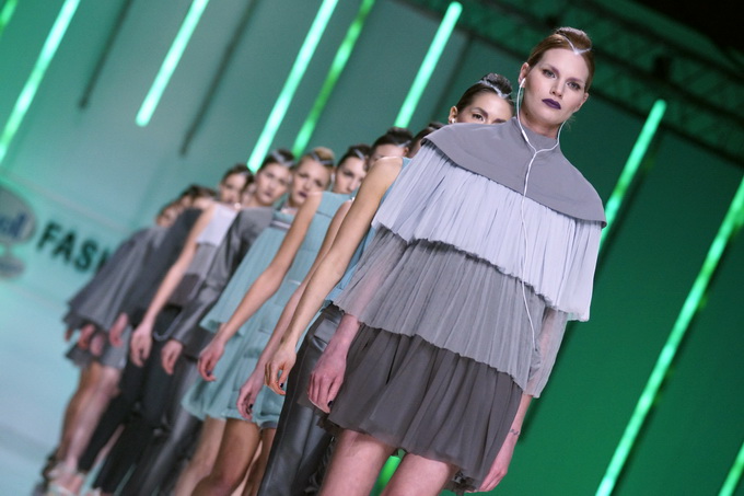 Zagreb, 150313.
Zagrebacki Velesajam.
Odrzana je treca vecer revije Perwoll Fashion.hr na kojoj su svoje kreacije predstavili Martina Felja, Morana Krklec, Young at Squat, Marina Design i Envy Room.
Na fotografiji: kreacije Marina Design.
Foto: Marko To Zagreb, 150313.
Zagrebacki Velesajam.
Odrzana je treca vecer revije Perwoll Fashion.hr na kojoj su svoje kreacije predstavili Martina Felja, Morana Krklec, Young at Squat, Marina Design i Envy Room.
Na fotografiji: kreacije Marina Design.
Foto: Marko To