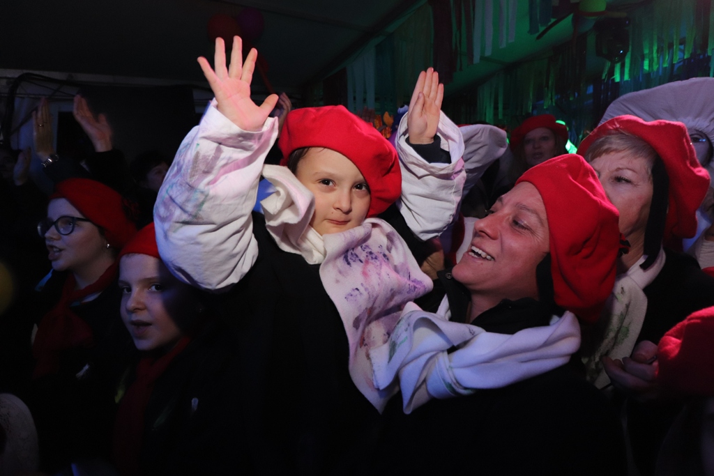 Cirkultura i Jasmin Stavros otvorili Maškare na Viru Cirkultura i Jasmin Stavros otvorili Maškare na Viru