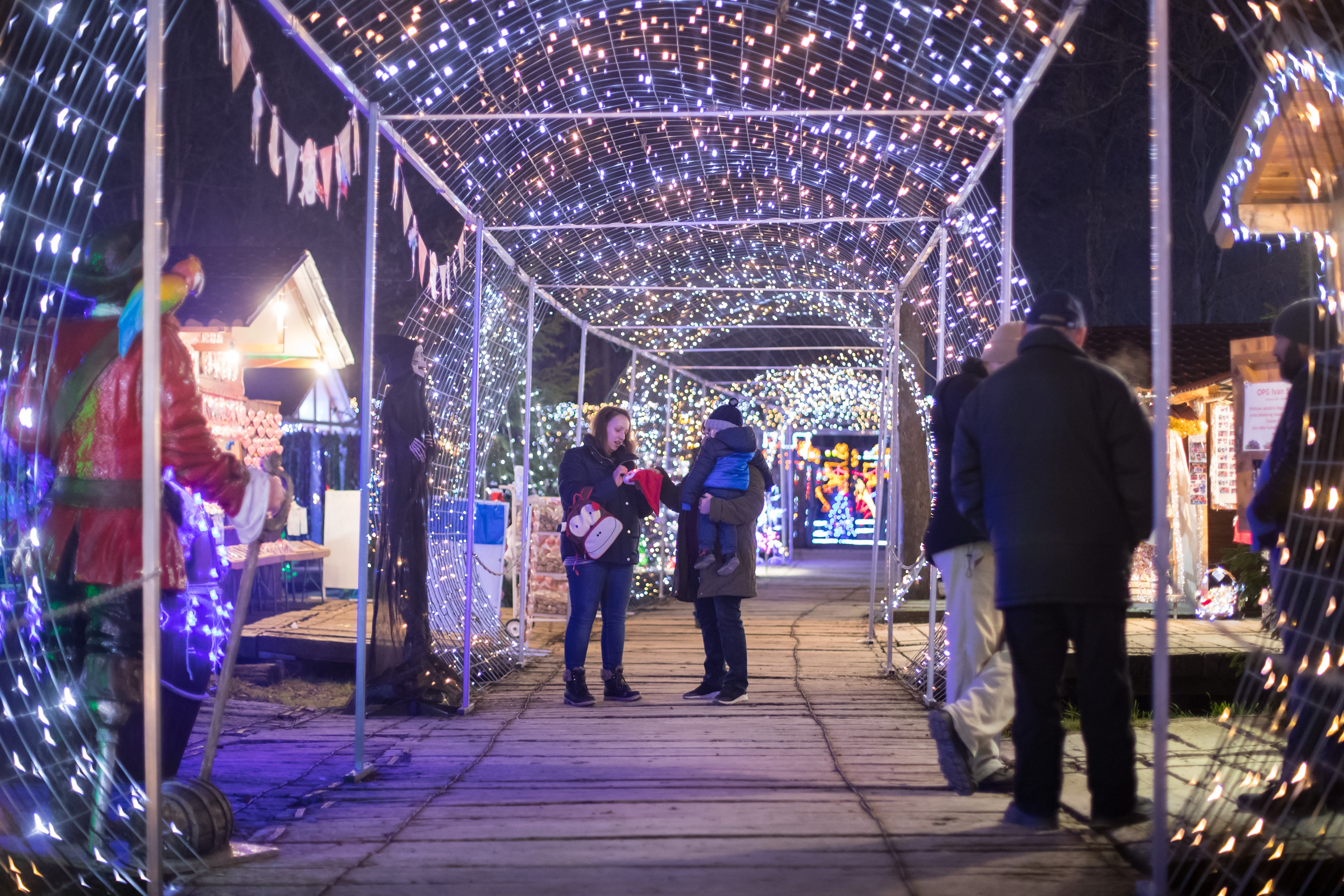 Još raskošnije izdanje: pogledajte kako izgleda Božićna priča obitelji Salaj gdje je ove godine zasjalo rekordnih 2.5 milijuna lampica