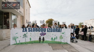 Prosvjedni skup roditelja protiv politike obaveznog cijepljenja Prosvjedni skup roditelja protiv politike obaveznog cijepljenja