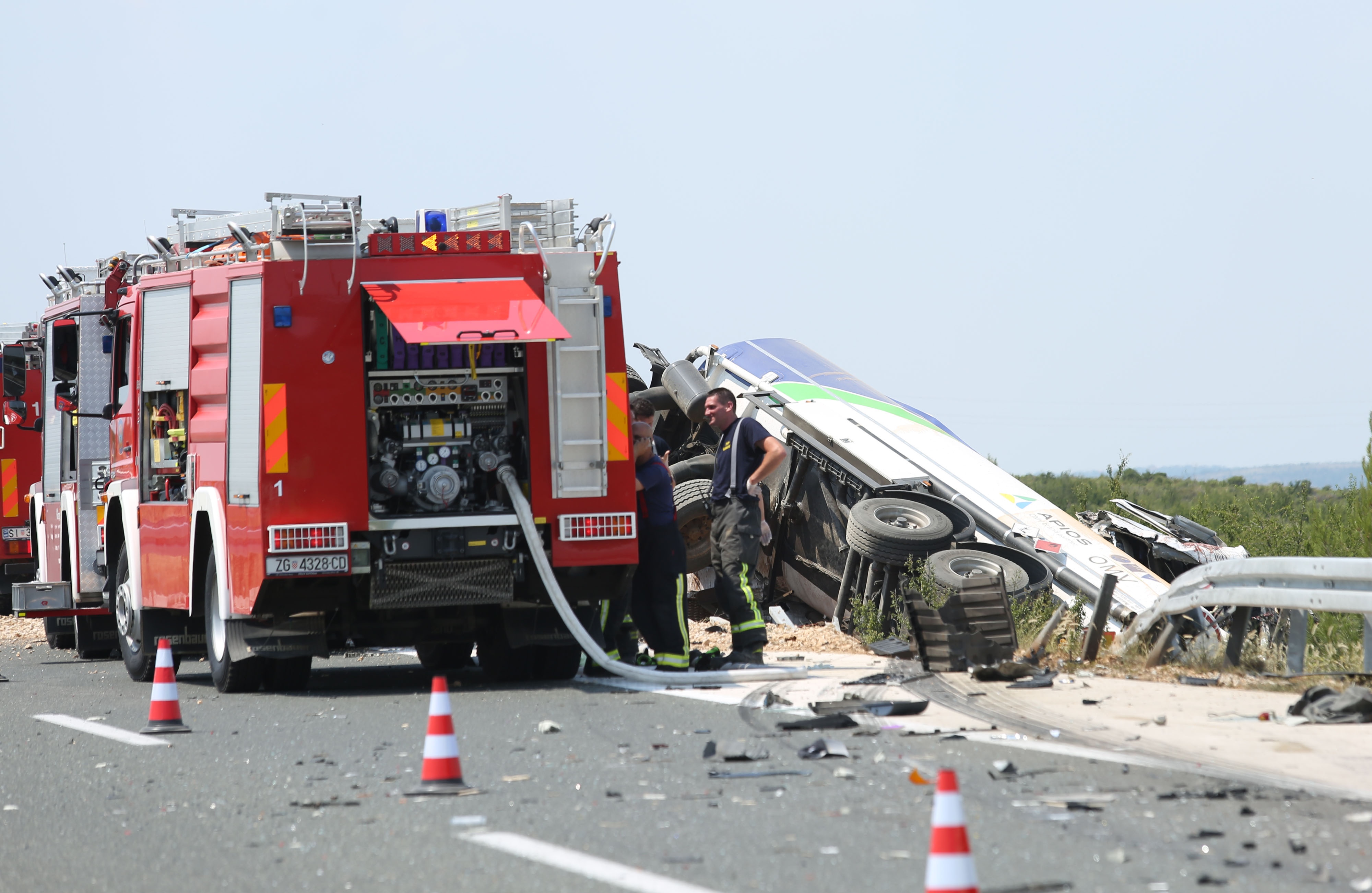 Cisterna s gorivom izletjela s autoceste nakon sudara s tegljačem