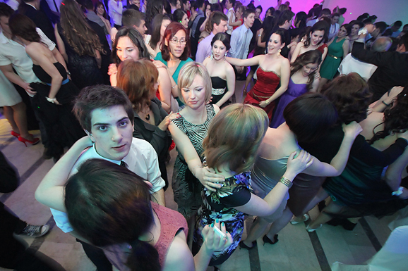 Maturalna večer gimnazije jurja barakovića (foto:Saša Čuka) Maturalna večer gimnazije jurja barakovića (foto:Saša Čuka)