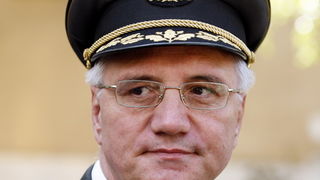 Zagreb, 020811.
Stanciceva ulica.
Ministarstvo obrane.
Podjela priznjanja i promaknuca hrvatskim casnicima povodom obiljezavanja akcije oluja.
Odlikovanja i promaknuca podjelio je predsjednik Ivo Josipovic.
Na slici: Novi zapovjednik Hrvatske kopnene vojs