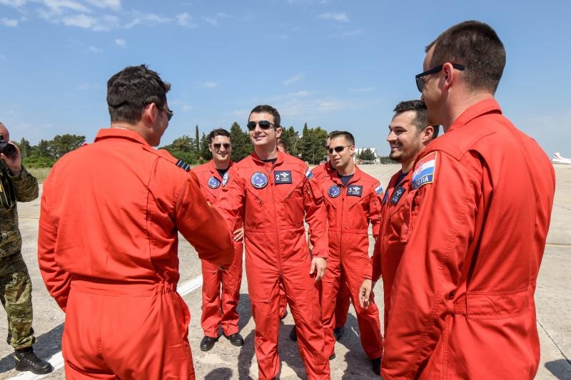 Akrobatska skupina “Red Arrows” Royal Air Forcea u posjeti Zračnoj bazi u Zemuniku Akrobatska skupina “Red Arrows” Royal Air Forcea u posjeti Zračnoj bazi u Zemuniku