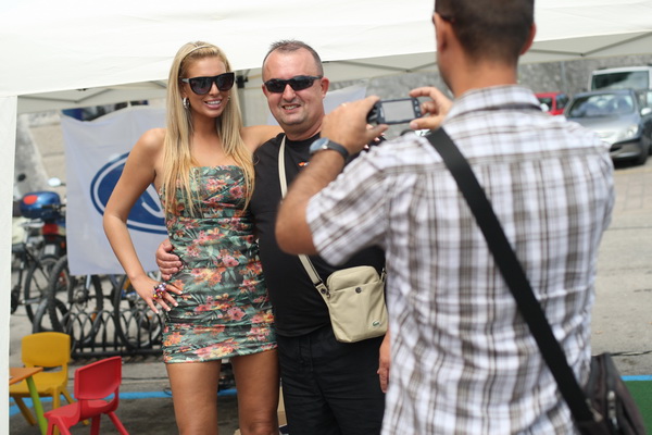 Zadar, 300512.
Danas je na parkiralistu kod zadarskog mosta odrzano predstavljanje automobila marke Ford. Hostesa i promotorica bila je poznata Splicanka Ava Karabatic.
Foto: Jure Miskovic / CROPIX Zadar, 300512.
Danas je na parkiralistu kod zadarskog mosta odrzano predstavljanje automobila marke Ford. Hostesa i promotorica bila je poznata Splicanka Ava Karabatic.
Foto: Jure Miskovic / CROPIX