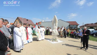 Bibinjci gradišćanskim Hrvatima darovali 1.82 metara visok kip sv. Roka Bibinjci gradišćanskim Hrvatima darovali 1.82 metara visok kip sv. Roka