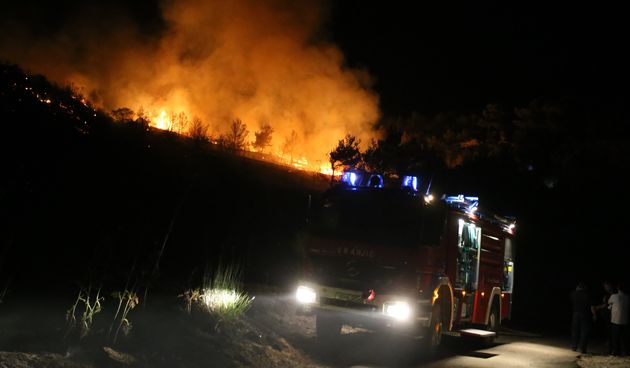 Požar u Klisu: vatra blizu kuća, vatrogasci kažu kako imaju sve pod kontrolom