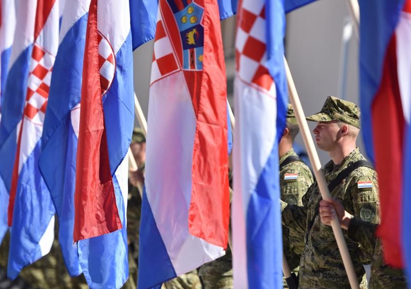 Knin: Generalna proba mimohoda uoči sutrašnje proslave 21. obljetnice VRA Oluja Knin: Generalna proba mimohoda uoči sutrašnje proslave 21. obljetnice VRA Oluja