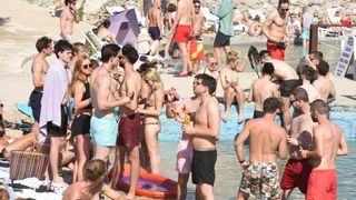 Tisno: Početak Garden Festivala napunio plaže turistima iz cijele Europe, Photo: Hrvoje Jelavic/PIXSELL Tisno: Početak Garden Festivala napunio plaže turistima iz cijele Europe, Photo: Hrvoje Jelavic/PIXSELL