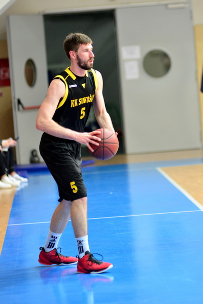 U posljednjem kolu A-2 lige Jug, košarkaši Jazine Arbanasa trebali su pobjedu nad Sukošanom kako bi potvrdili nastup u kvalifikacijama za A-1 ligu. Nervoza je učinila svoje ali na koncu košarkaši trenera Josipa Plantaka slavili su rezultatom 63-58