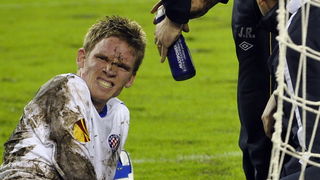 Split, 011210. 
Stadion HNK Hajduka u Poljudu.    
UEFA Europska liga utakmica HNK Hajduk – FC AEK. 
Na slici: Marin Tomasov udario u gredu i ozlijedio se.
Foto: Jadran Babic / CROPIX