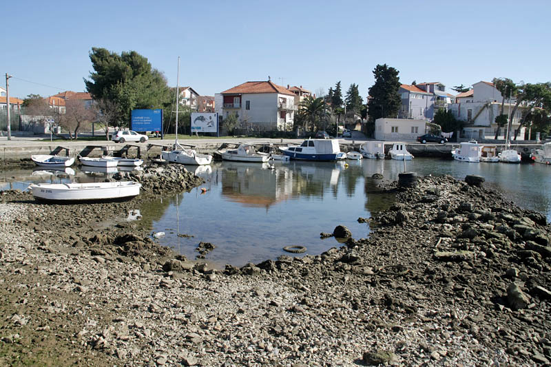 Oseka u Zadru more se povuklo nekih 50-ak cm