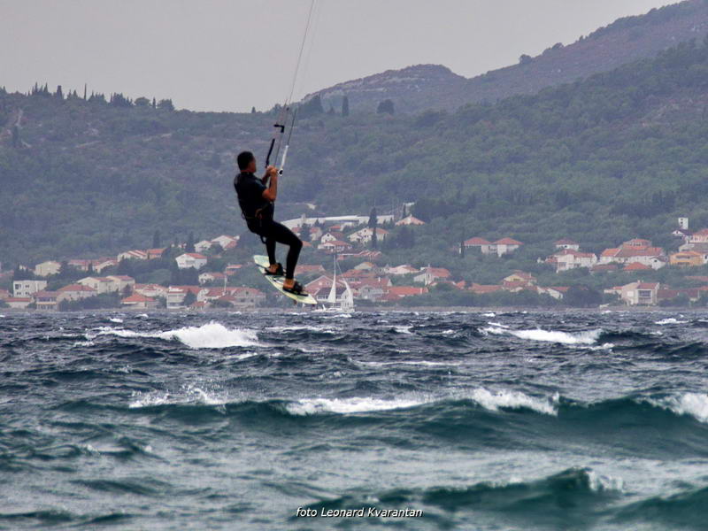 Kiteri i surferi uživali u jakom jugu