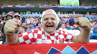 Veseli hrvatski navijači u kockicama ispunili Baltik Arenu u Kalinjingradu Veseli hrvatski navijači u kockicama ispunili Baltik Arenu u Kalinjingradu