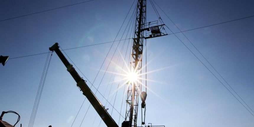 14.02.2014., Koprivnica – Radnici tvrtke Crosco zapoceli su s remontom busotine plina Peteranec 4 izmedju naselja Djelekovec i Koprivnice koju INA zeli staviti u funkciju. Photo: Marijan Susenj/PIXSELL Autor  Marijan Susenj/PIXSELL Ključne riječi  ina,