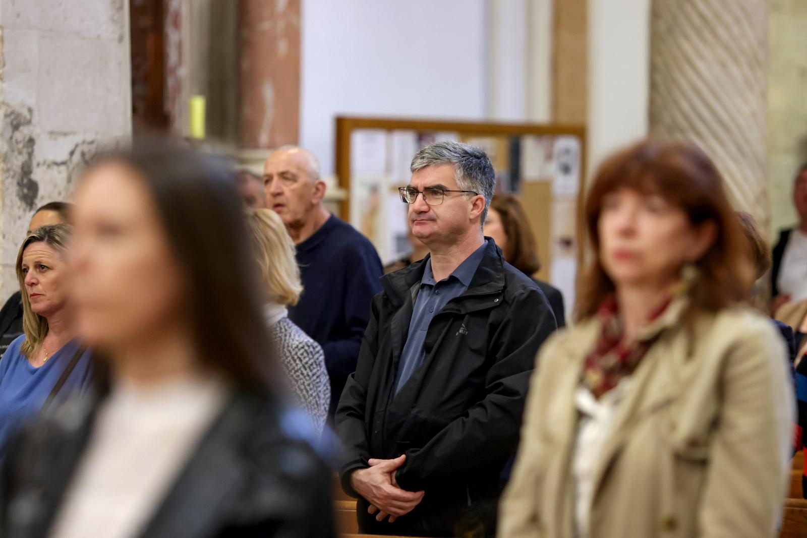 Nadbiskup Milan Zgrablić predvodio misu zadušnicu za Papu Franju Nadbiskup Milan Zgrablić predvodio misu zadušnicu za Papu Franju