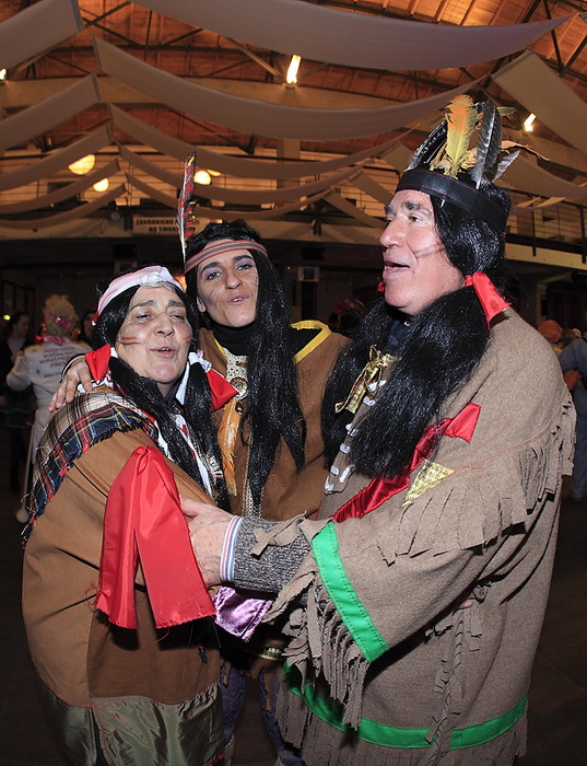 Karneval 2012: Pleme “Crna jama” iz rezervata Stanovi Karneval 2012: Pleme “Crna jama” iz rezervata Stanovi