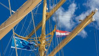 Velicanstveni jedrenjak Royal Clipper na Pozdravu suncu Velicanstveni jedrenjak Royal Clipper na Pozdravu suncu