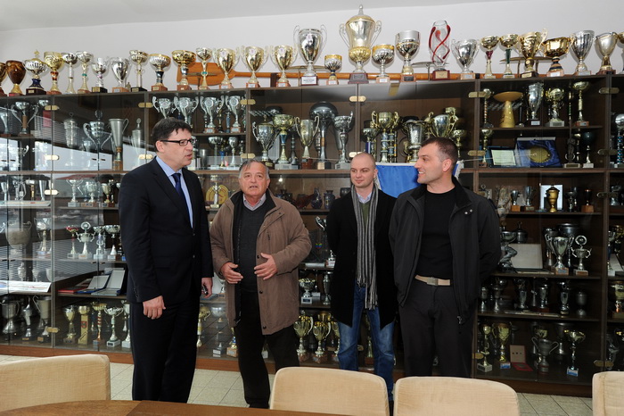 Zadar, 250313
Ministar znanosti, obrazovanja i sporta Zeljko Jovanovic boravak u Zadru zavrsio je posjetom najstarijem djelatnom sportskom drustvu u Zadru i prvom osnovanom hrvatskom veslackom klubu na Jadranskom moru