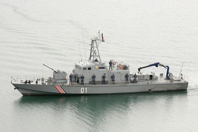 Polaganjem vijenaca na središnjem križu, u Novigradu je obilježena obljetnica pogibije članova HRM-a i Druge gardijske brigade za vrijeme akcije Maslenica. Photo: Dino Stanin/PIXSELL Polaganjem vijenaca na središnjem križu, u Novigradu je obilježena obljetnica pogibije članova HRM-a i Druge gardijske brigade za vrijeme akcije Maslenica. Photo: Dino Stanin/PIXSELL