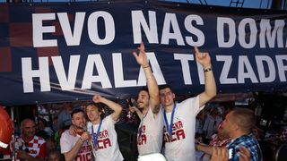 Svečani doček zadarskih Vatrenih: Jedrenjakom Branimir plovili od Gradskog mosta do gata na zadarskoj rivi