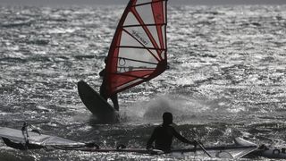 Zadar: Surferi uživaju u valovima koje je prouzročilo snažno jugo, Photo: Filip Brala/PIXSELL