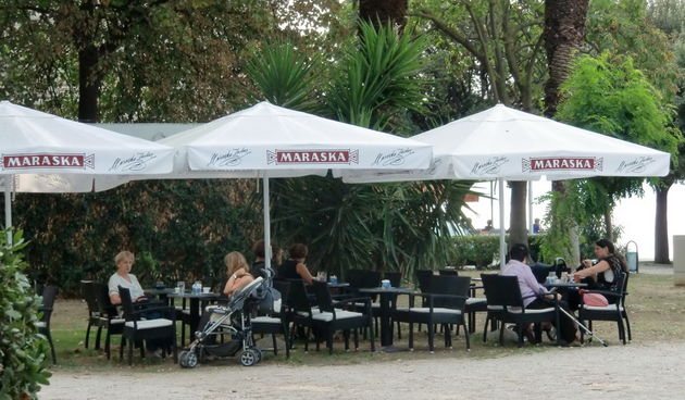 Štekati, kafić, kava